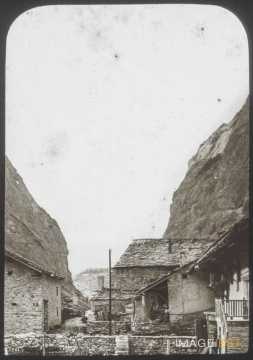 Habitations en pierre (Val d'Isère)