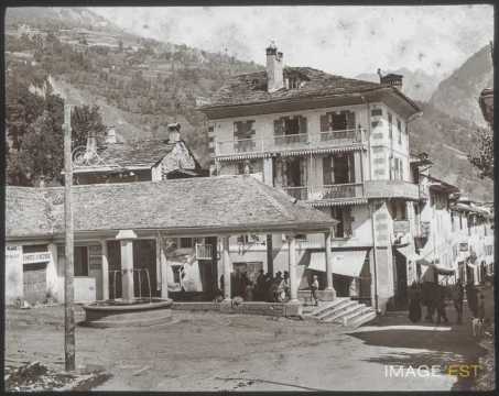 Place de village (Bourg-Saint-Maurice)