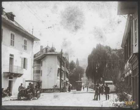 Rue passante (Brides-les-Bains)