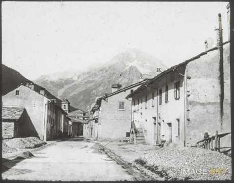 Rue principale (Lanslebourg-Mont-Cenis)