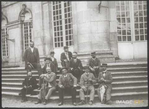 Groupe d'archéologues (Toul)