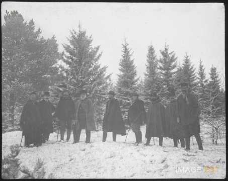Excursionistes sur le plateau de la Mothe (Outremécourt)