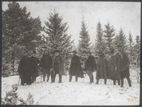 Excursionistes sur le plateau de la Mothe (Outremécourt)