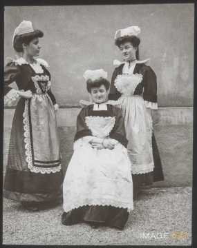 Femmes déguisées (Bourmont)
