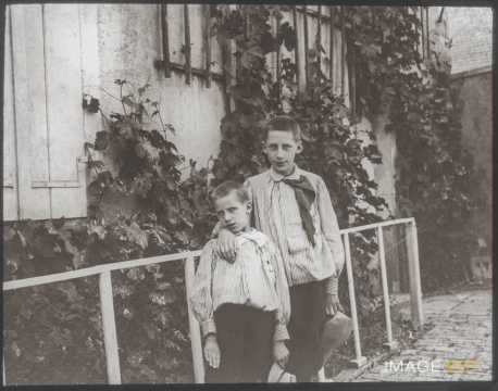 Deux enfants (Outremécourt)