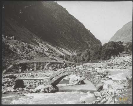 Pont en pierre (La-Chapelle-en-Valgaudemar)