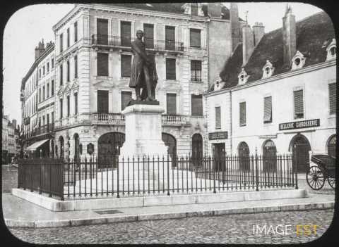 Statue de Nicéphore Niepce (Châlon-sur-Saône)
