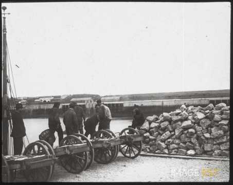Déchargement de poissons (Boulogne-sur-Mer)