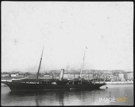 Yacht (Boulogne-sur-Mer)
