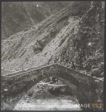 Pont en pierre (Saint-André-les-Alpes)