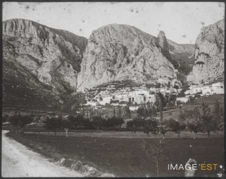 Moustiers-Sainte-Marie (Alpes-de-Haute-Provence)