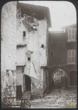 Place (Moustiers-Sainte-Marie)