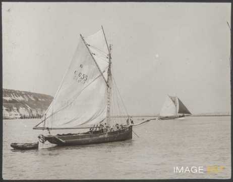 Barques chalutières (Port-en-Bessin)