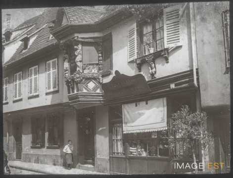 Oriel sculpté (Obernai)