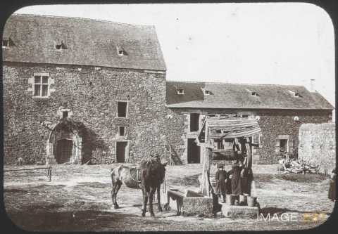 Puits et ferme (Saint-Lunaire)