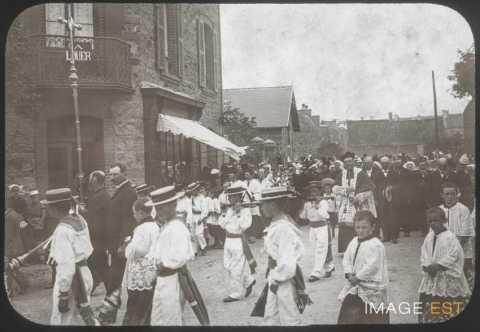 Procession (Saint-Lunaire)
