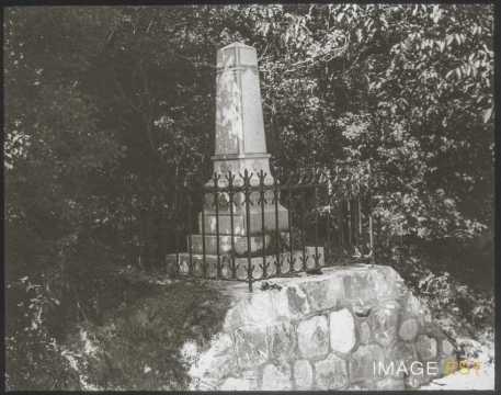 Monument au Capitaine de France (Saint-Martin-d'Arc)