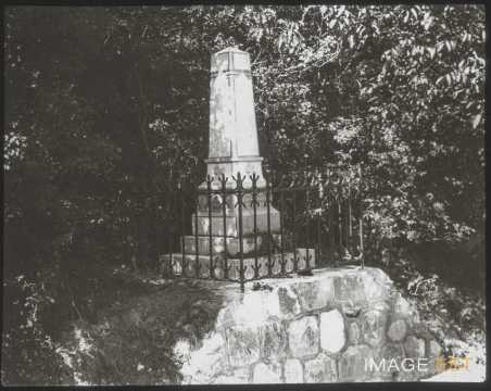 Monument au Capitaine de France (Saint-Martin-d'Arc)