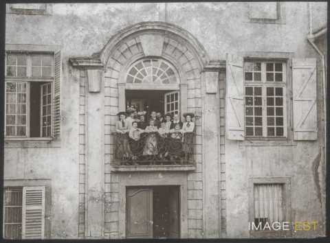 Groupe à un balcon (Belleville)