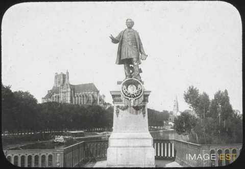Statue de Paul Bert (Auxerre)