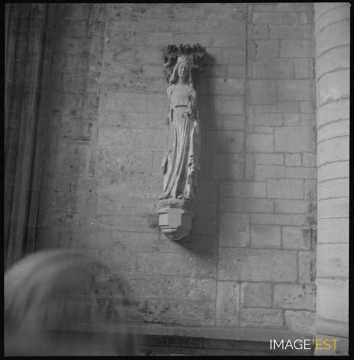 Vierge couronnée (Marville)