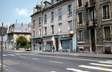 Magasins et banque avenue du général Leclerc (Nancy)