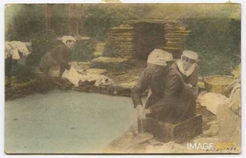Femmes au lavoir (Locquirec)