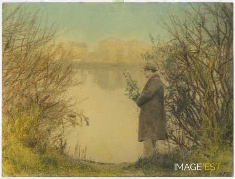 André Schaeffer près d'un cours d'eau