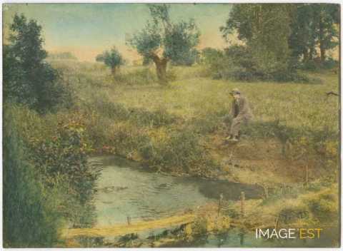 André Schaeffer près d'un cours d'eau