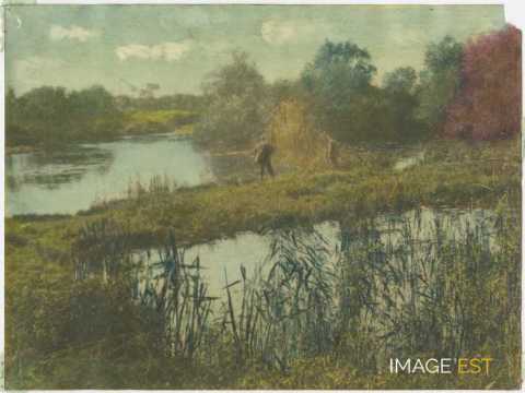 Au bord d'un cours d'eau