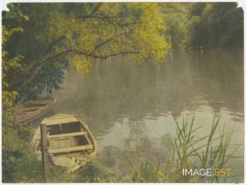 Barques sur une rivière