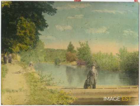 Femme dans une barque