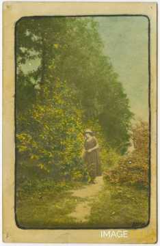 Hylda sur un chemin