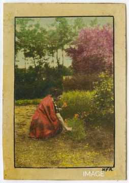 Hylda cueillant des fleurs