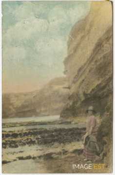 Hylda près d'une falaise