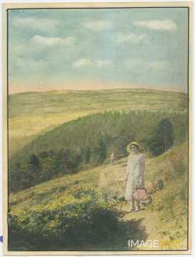 Hylda sur un chemin