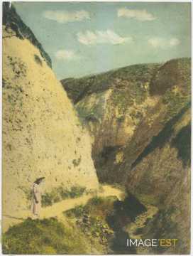 Hylda sur un chemin