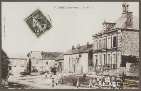 Une place (Puiseux)