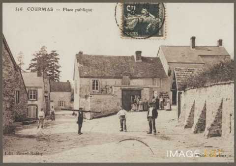 Place publique (Courmas)