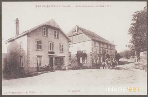 Sur la place du village (Ban-de-Laveline)
