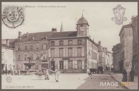 Place de l'Hôtel de ville (Charmes)