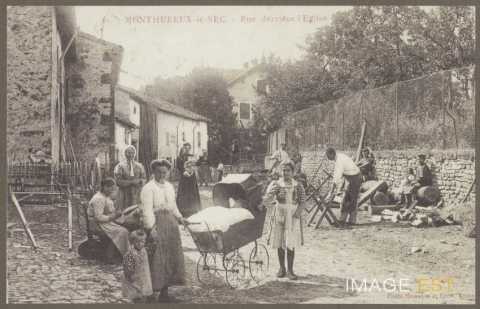 Une rue (Monthureux-le-Sec)