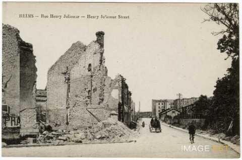 Rue Henry Jolicoeur en ruines (Reims)