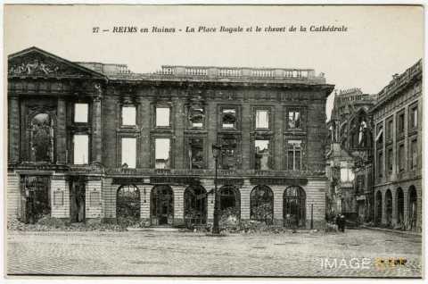 La place Royale (Reims) en ruines