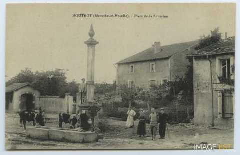 Place de la Fontaine  (Moutrot)