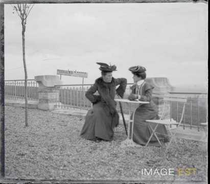 Femmes attablées (Malzéville)