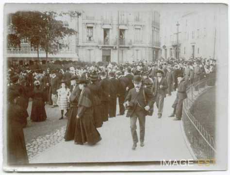 Foule place Thiers (Nancy)