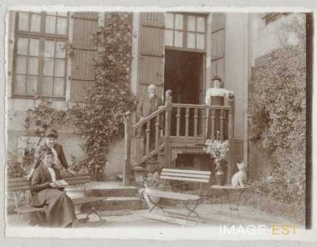 Scène familiale (Épinal)
