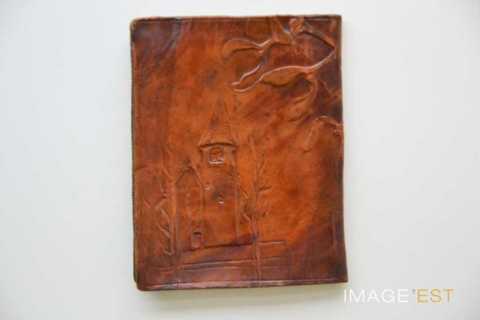 Carnet en cuir repoussé