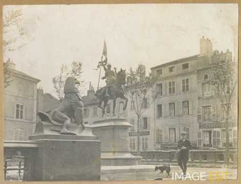 Chimère et statue équestre (Nancy)